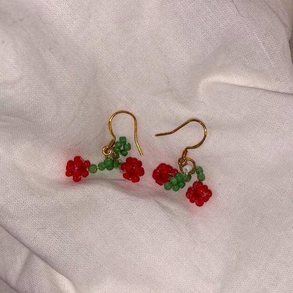Adorable Handmade Beaded Cherry Earrings - Picture 1 of 1